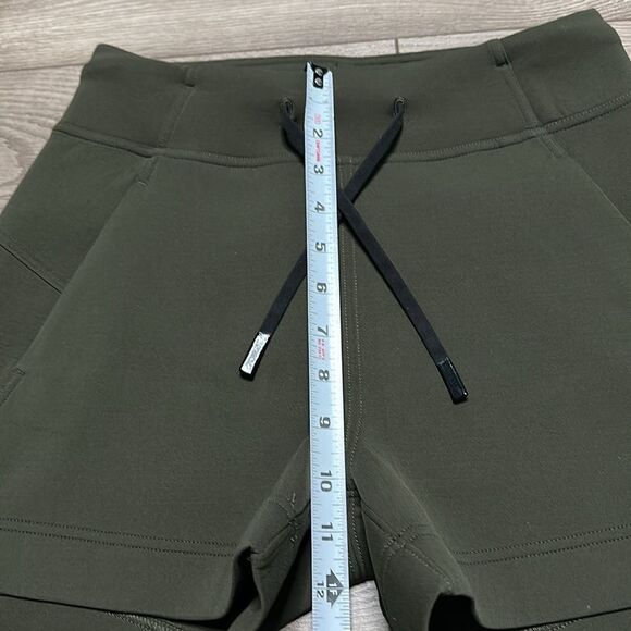 Lululemon In-Form‎ Medium Rise 3.5” Short Dark Olive Luxtreme Casual Shorts 4 - Picture 7 of 9